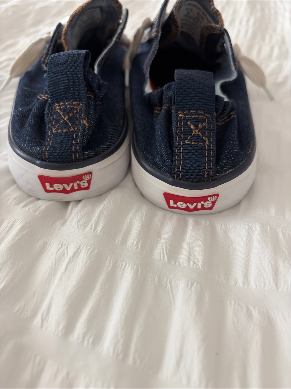 Levi's Women’s SZ 9 Dark Blue Denim Slip-On Sneakers with White Toe Cap - Picture 5 of 9